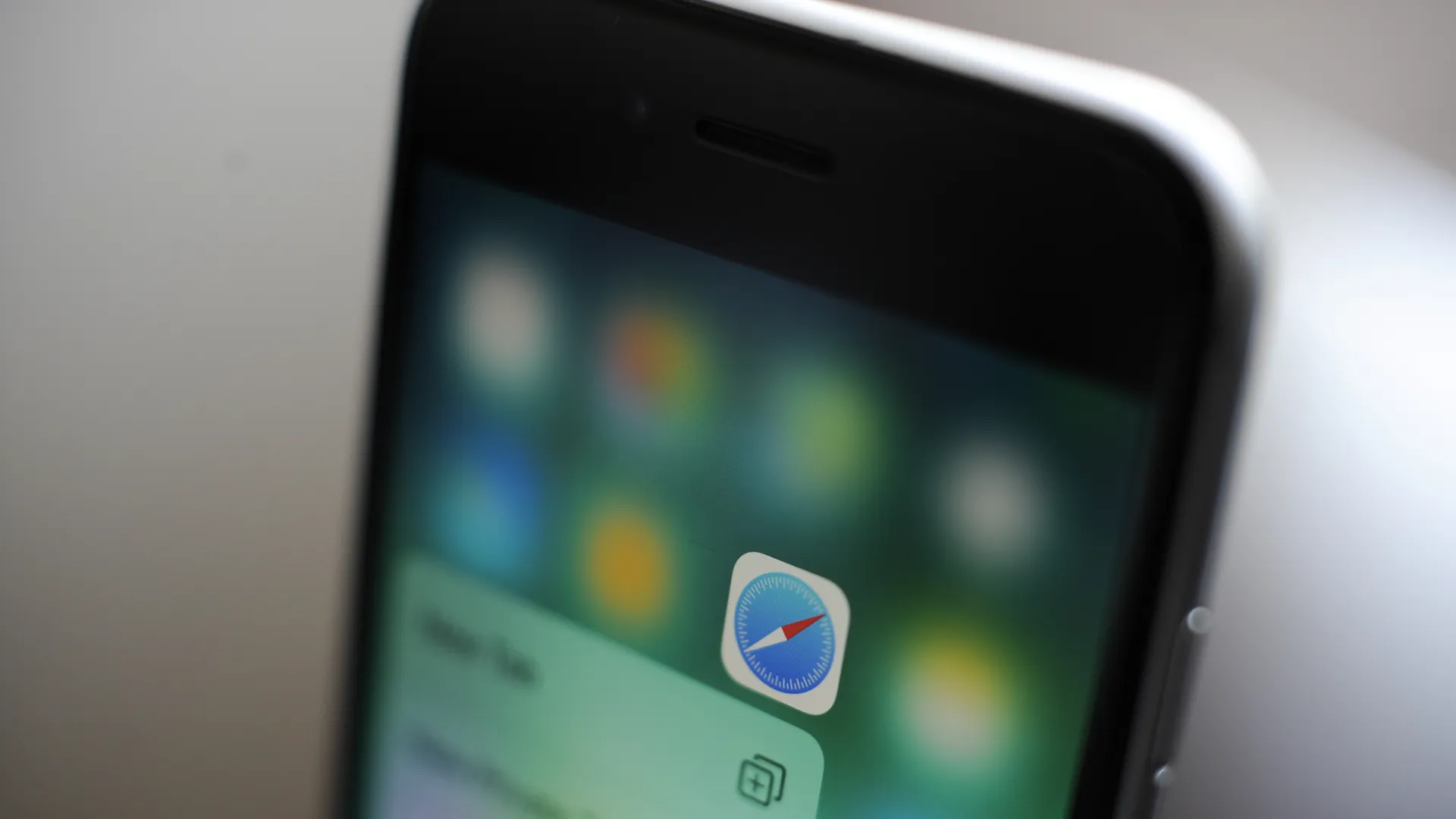 Google se desploma mientras Apple insinúa búsqueda con IA Google se desploma mientras Apple insinúa búsqueda con IA